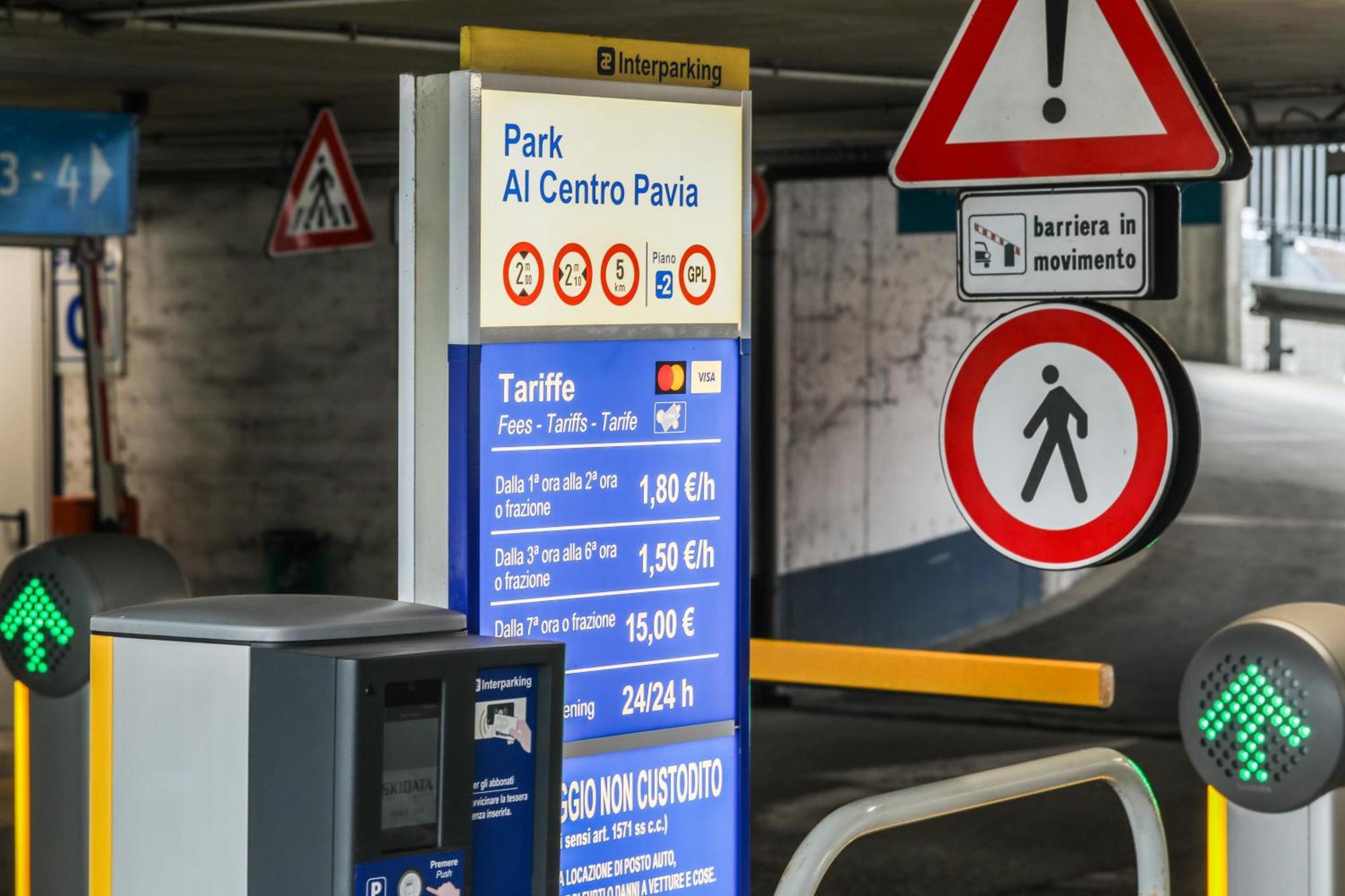 Suite Angolo Alla Stazione - Appartamento Con Terrazzo Panoramico Pavia Buitenkant foto